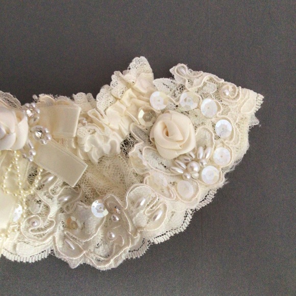 Vintage wedding garter, ivory lace with pearls, sequins, and rhinestones - Picture 6 of 6